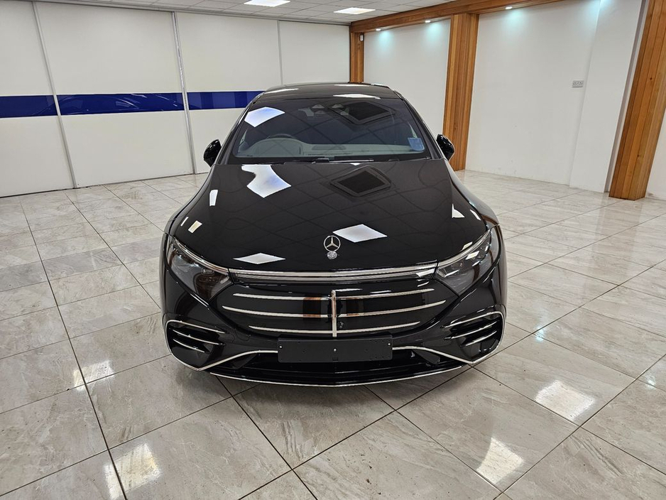 2025 Mercedes-Benz EQS - image 8