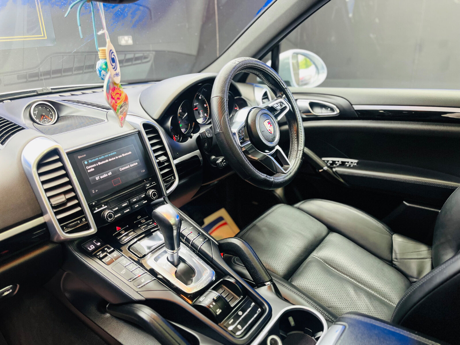 2018 Porsche Cayenne - image 16