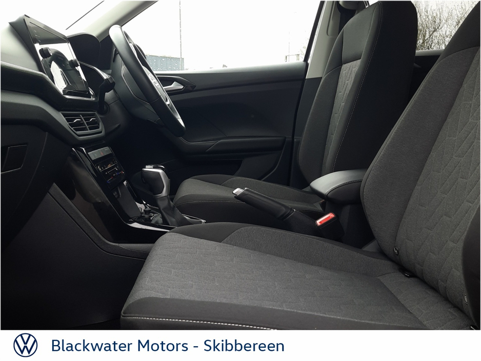 2025 Volkswagen T-Cross - image 4