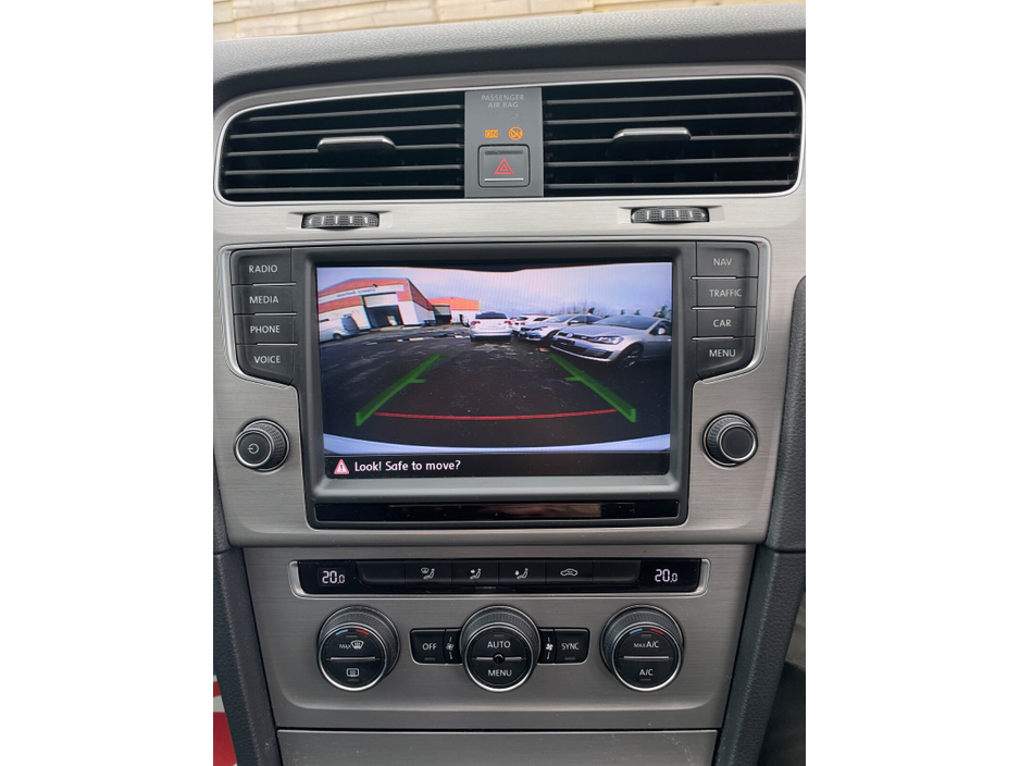 2015 Volkswagen Golf - image 13