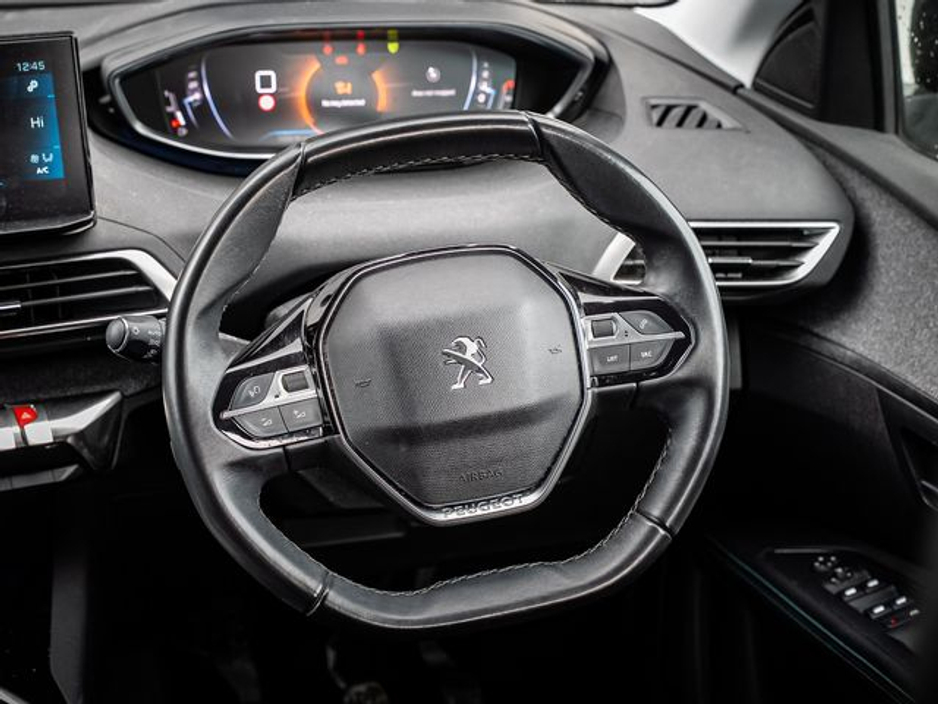 2022 Peugeot 5008 - image 9