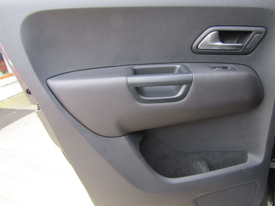 2017 Volkswagen Amarok - image 26