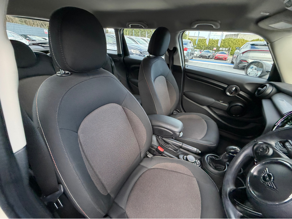 2019 MINI Cooper D - image 13