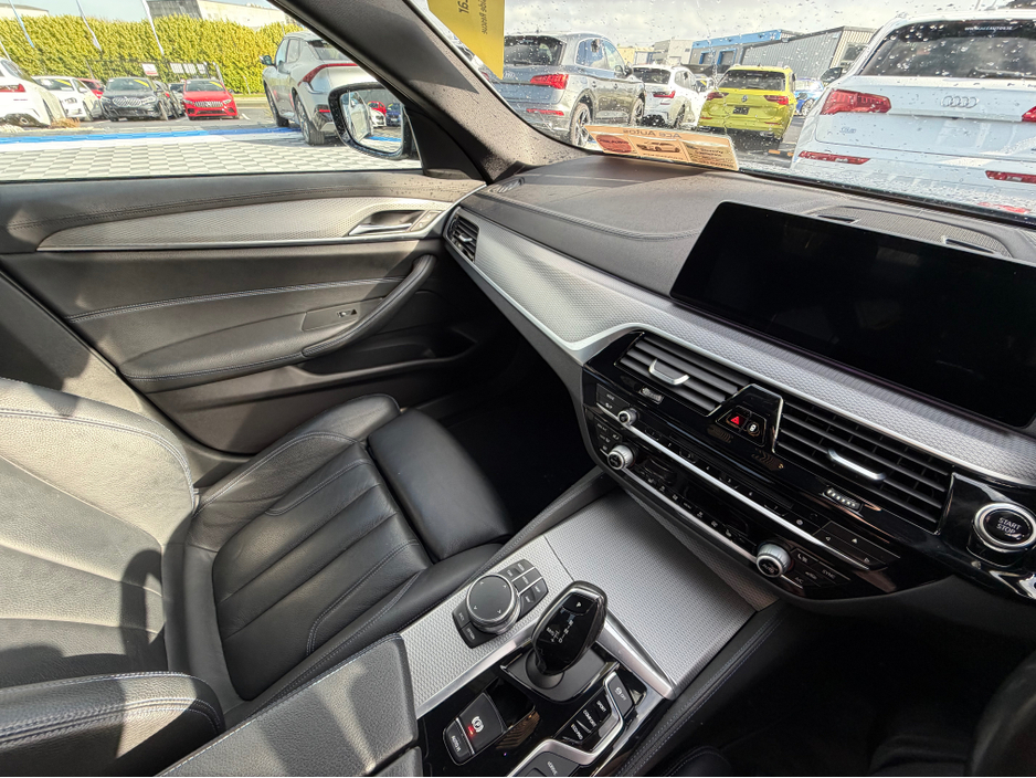 2018 BMW 5 Series - image 27