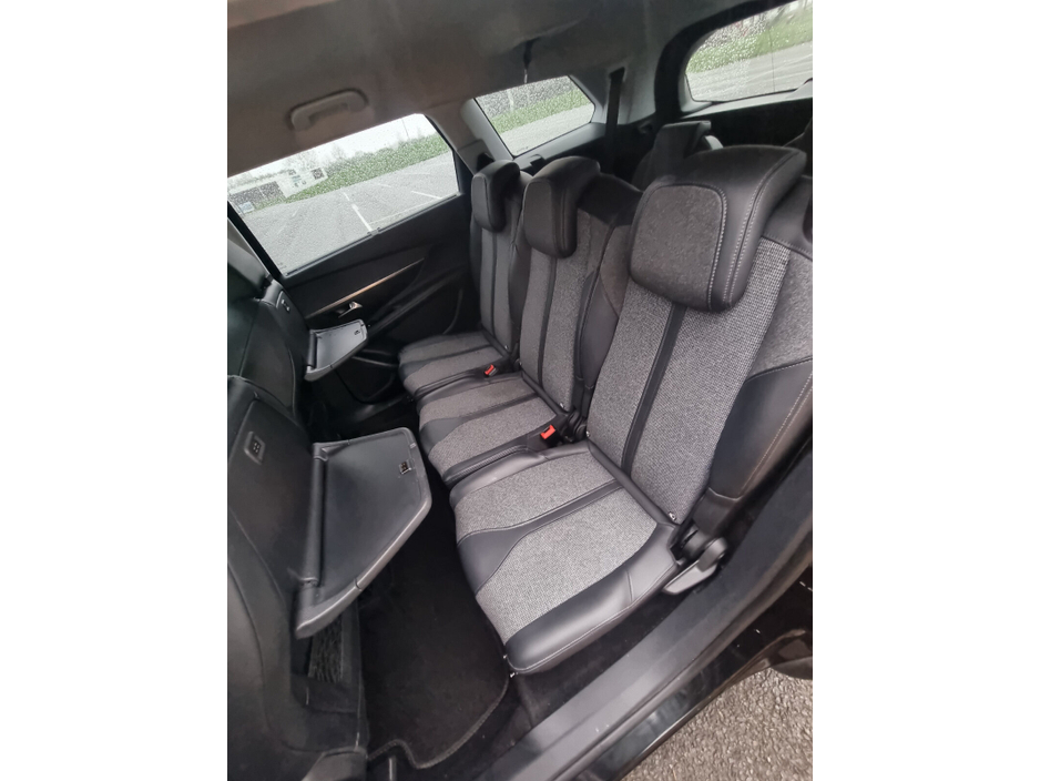 2018 Peugeot 5008 - image 14