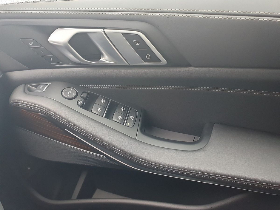 2026 BMW X5 - image 23