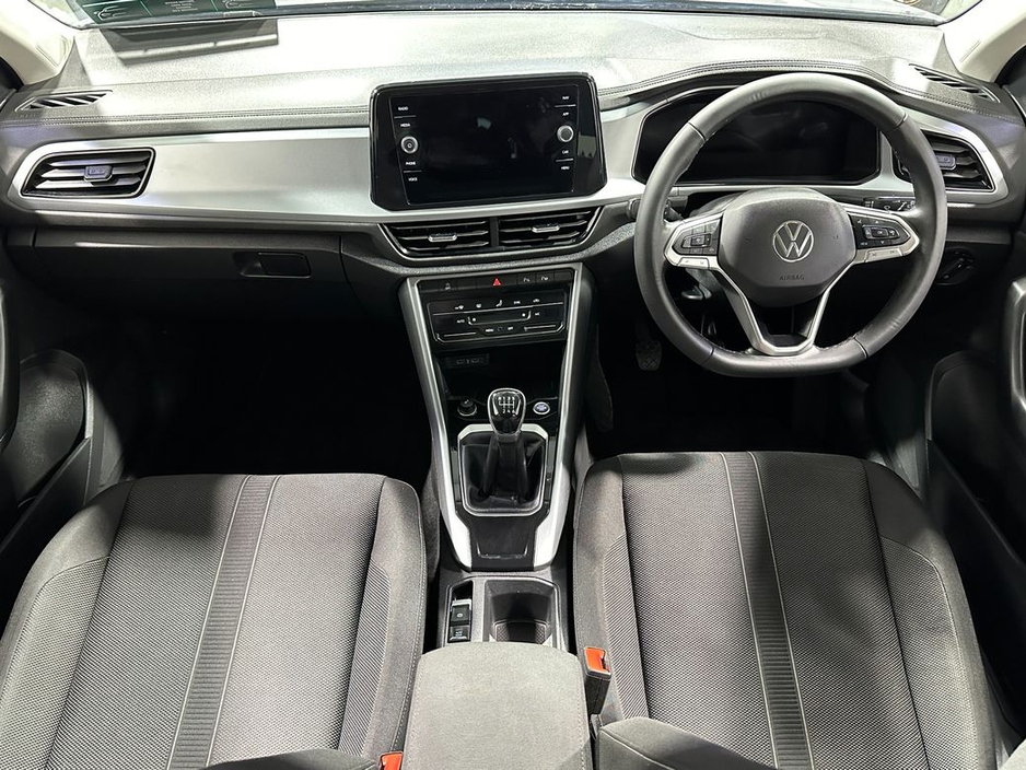 2025 Volkswagen T-Roc - image 9