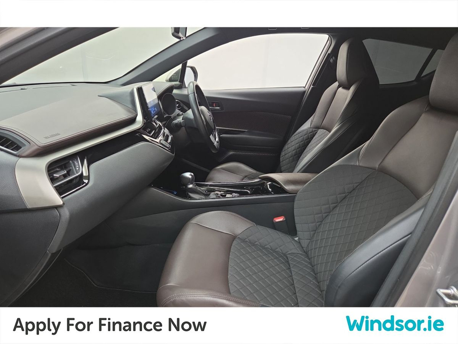 2019 Toyota C-HR - image 4