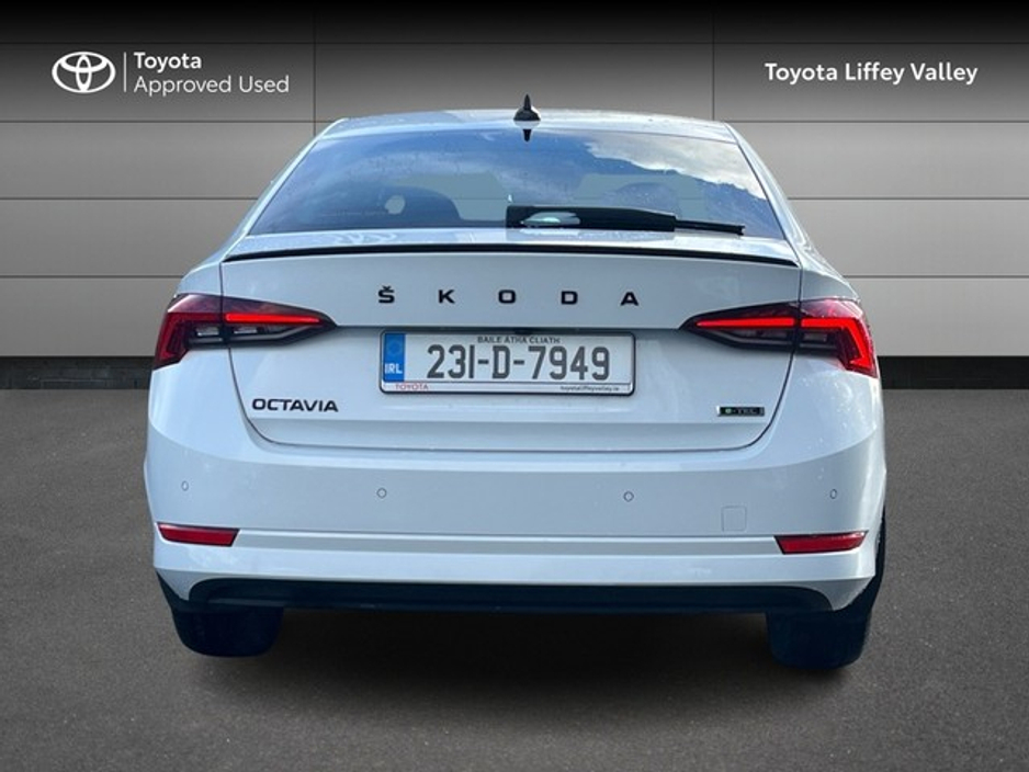 2023 Skoda Octavia - image 4
