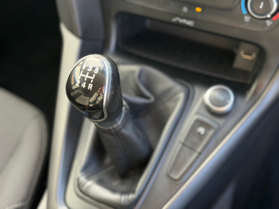 2017 Ford Focus - image 6
