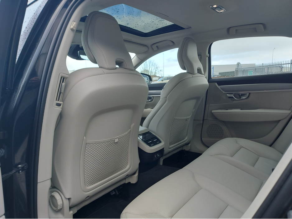 2021 Volvo S90 D4 MOMENTUM AT 4DR AUTO €34,950