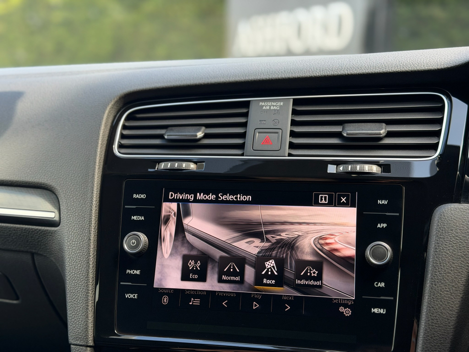 2019 Volkswagen Golf - image 16