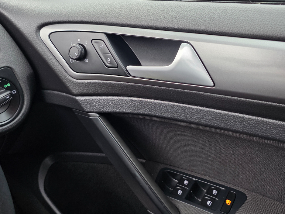 2016 Volkswagen Golf - image 20