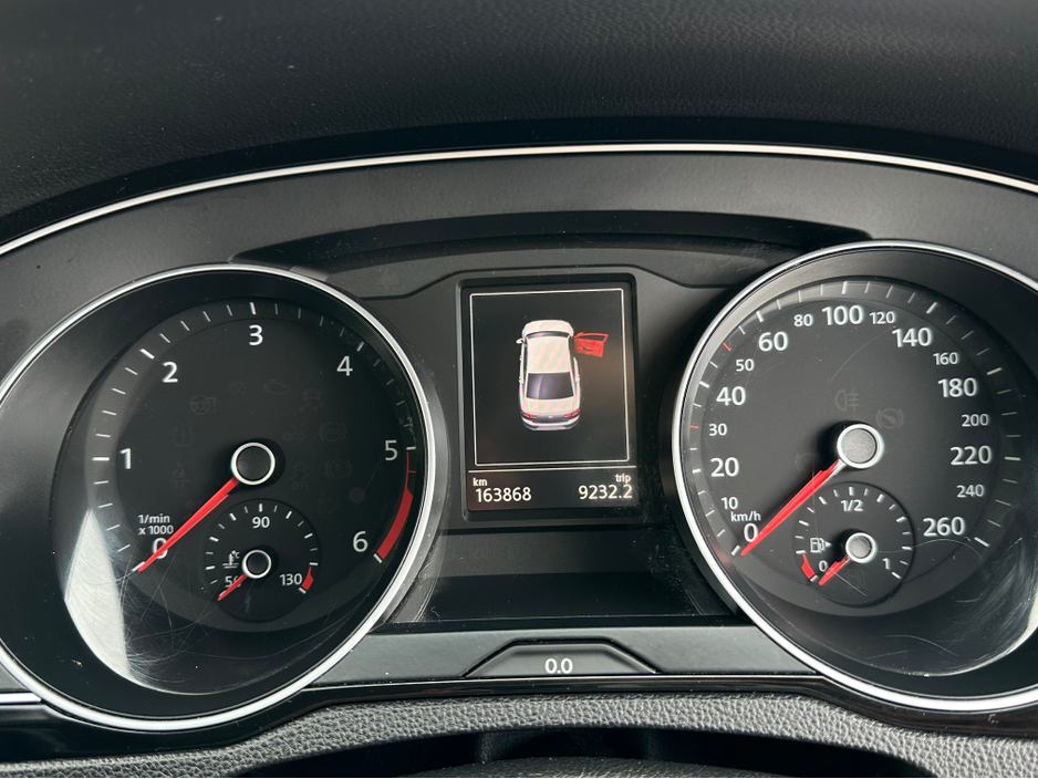 2016 Volkswagen Passat - image 16