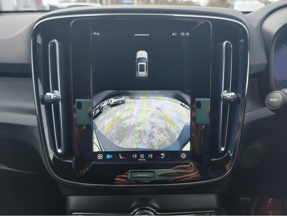 2024 Volvo XC40 - image 23