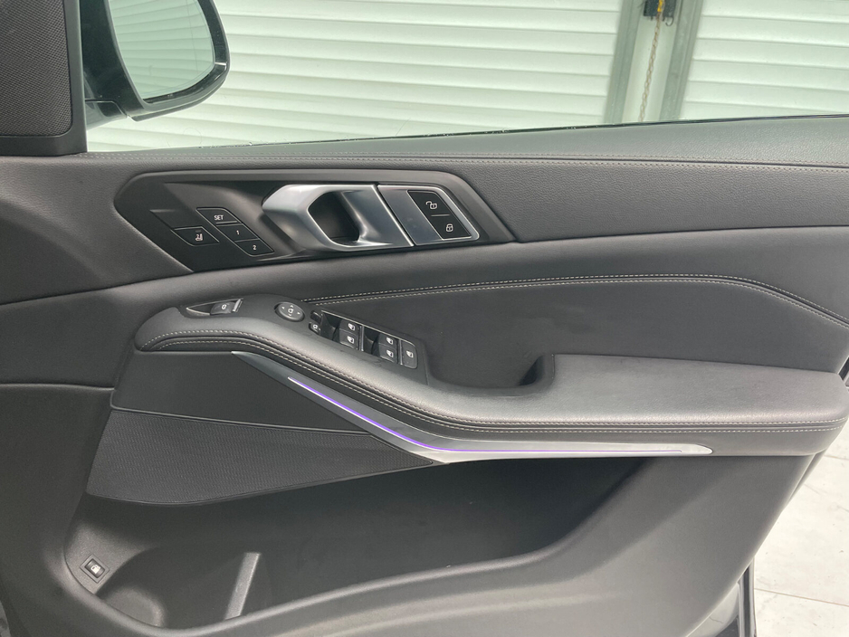2022 BMW X5 - image 25