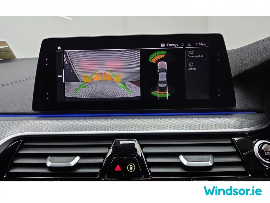 2019 BMW 5 Series - image 18