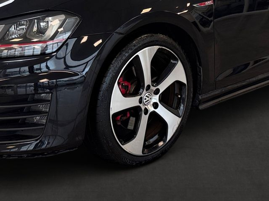 2015 Volkswagen Golf - image 10