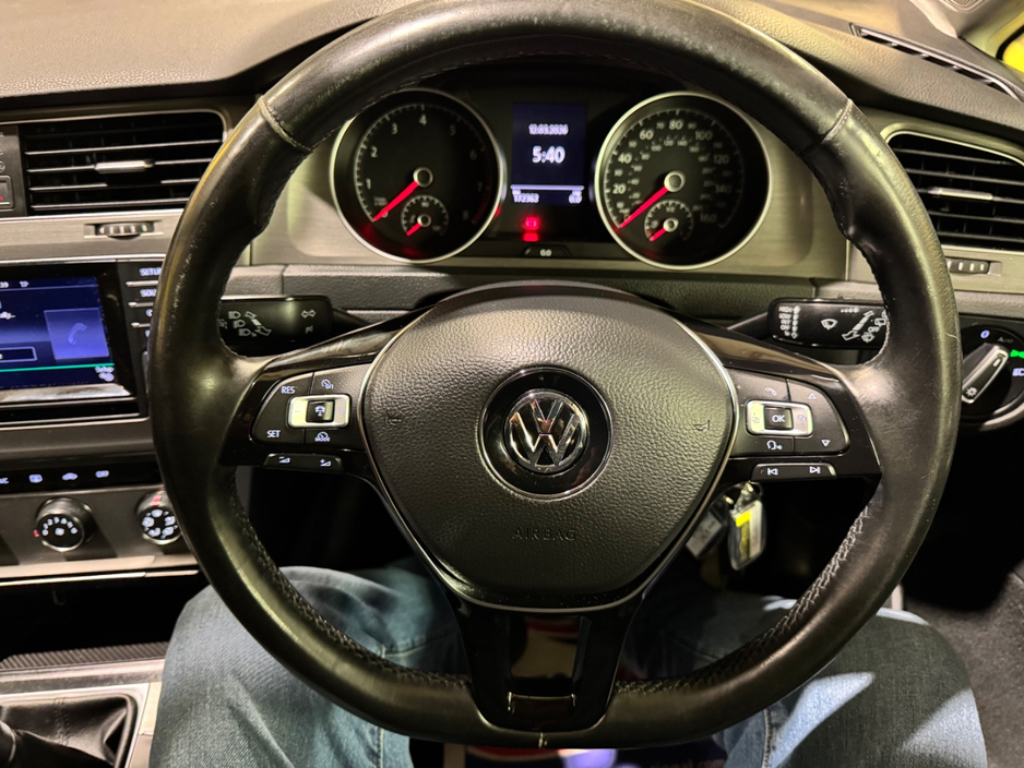 2013 Volkswagen Golf - image 16