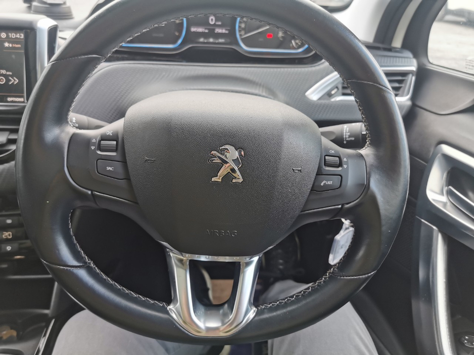 2019 Peugeot 2008 - image 2