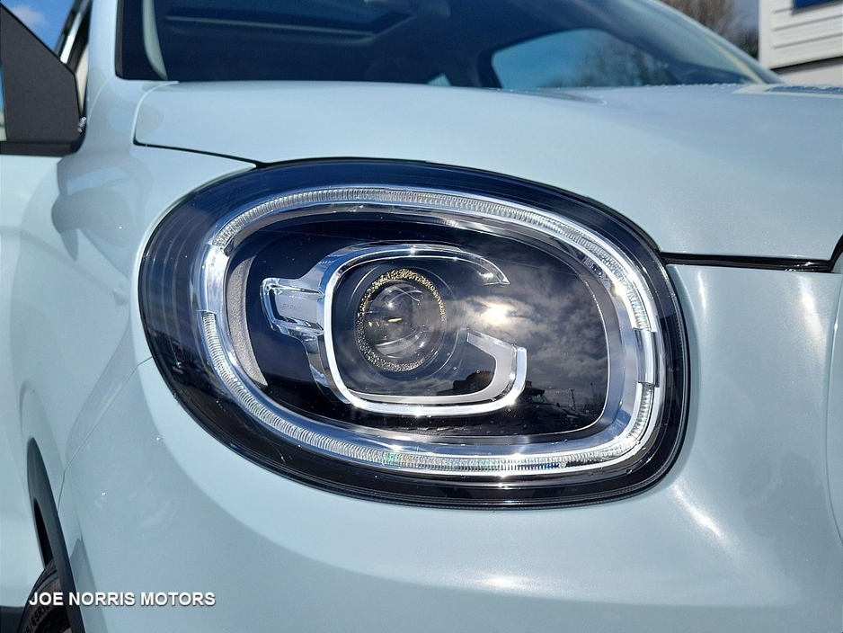 2025 Leapmotor T03 - image 14