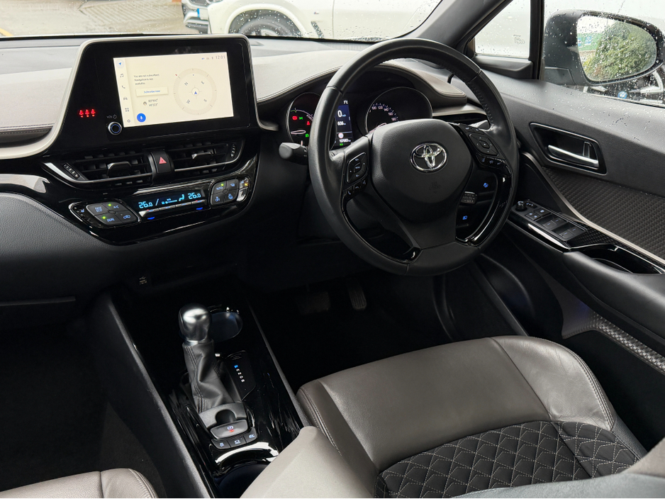 2023 Toyota C-HR HYBRID..Keyless Entry..Apple CarPlay €22,750