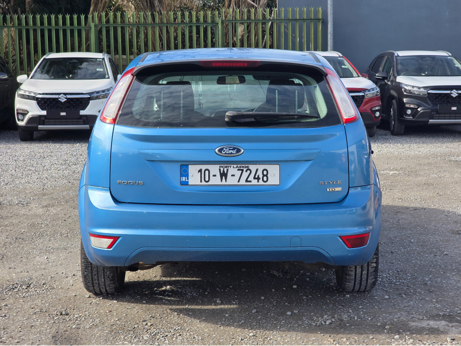 2010 Ford Focus - image 7