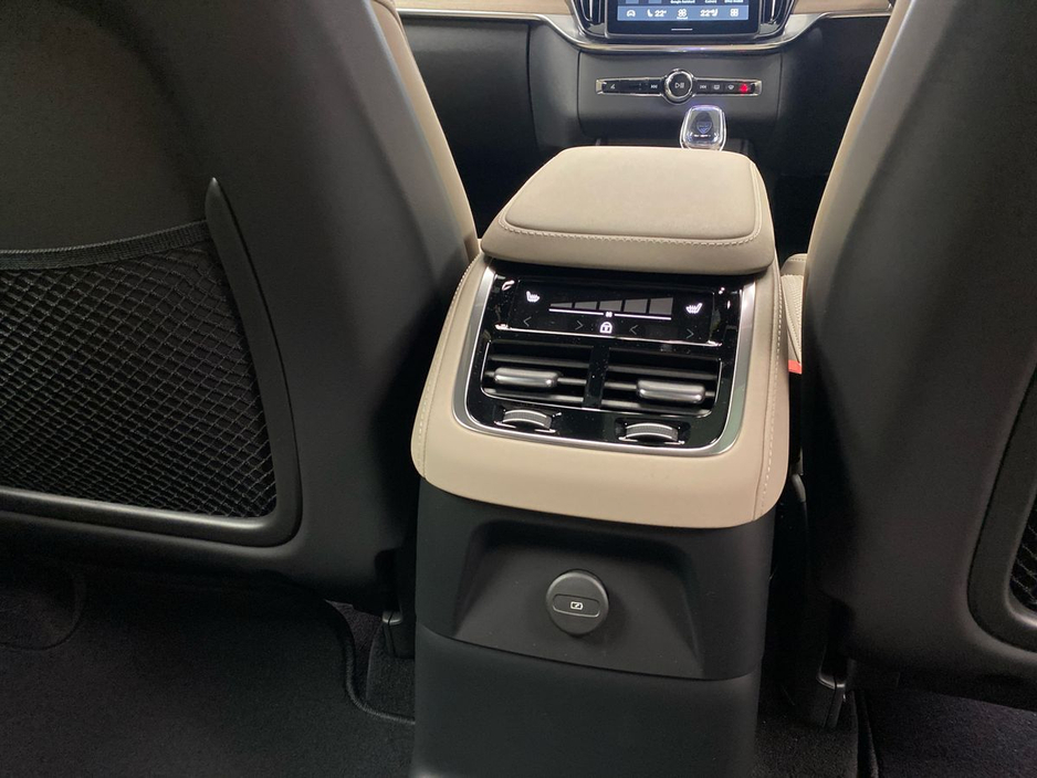 2026 Volvo XC90 - image 27