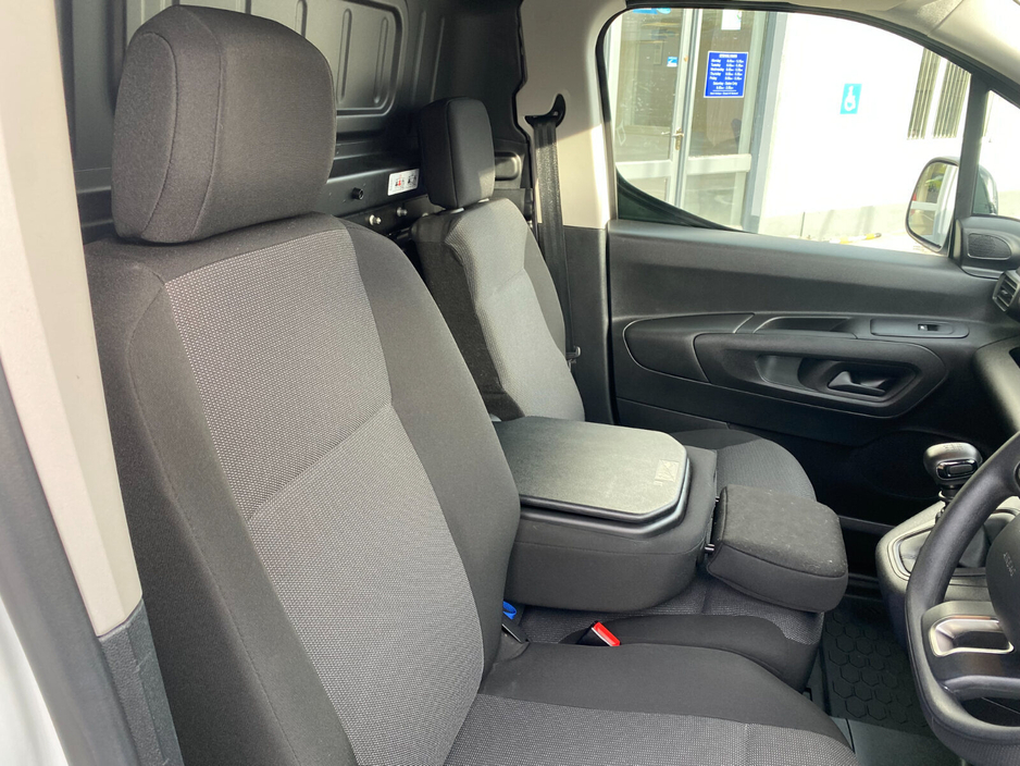 2024 Citroen Berlingo - image 11