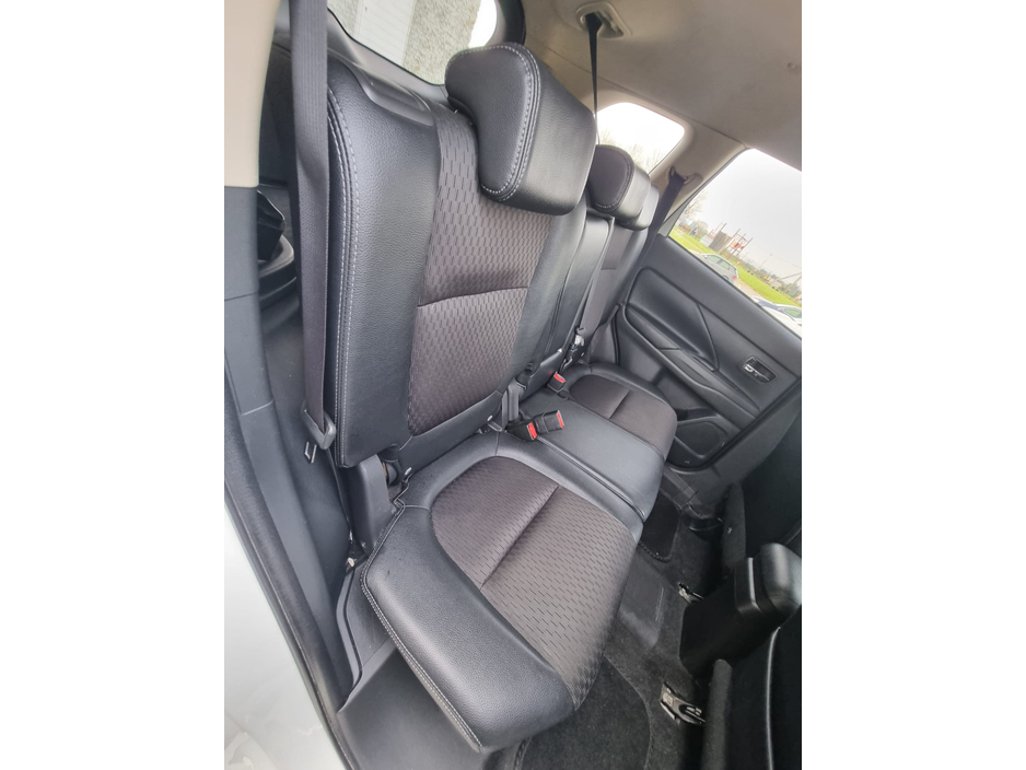 2015 Mitsubishi Outlander - image 19