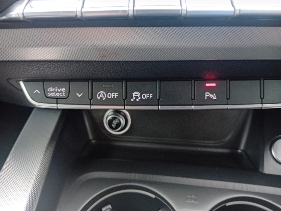 2016 Audi A4 - image 27