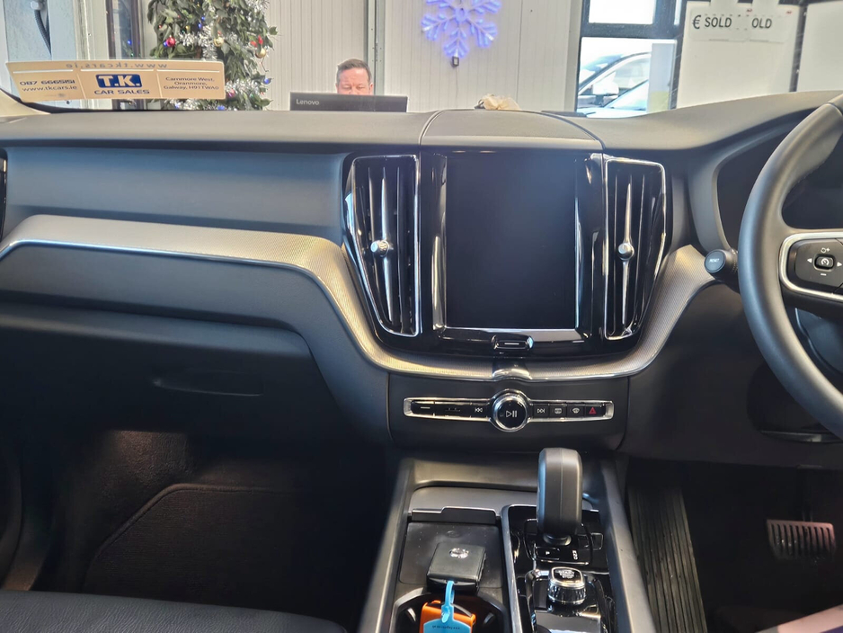 2022 Volvo XC60  €42,950