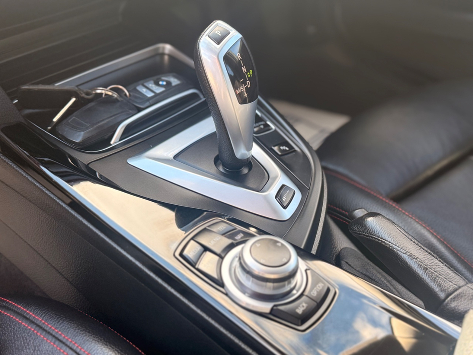 2016 BMW 3 Series - image 24