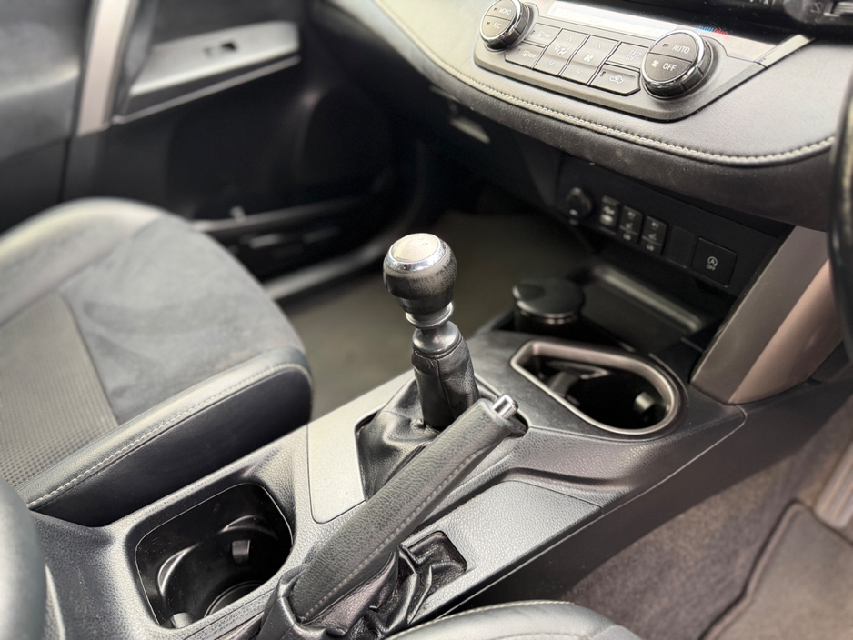 2017 Toyota Rav4 - image 13