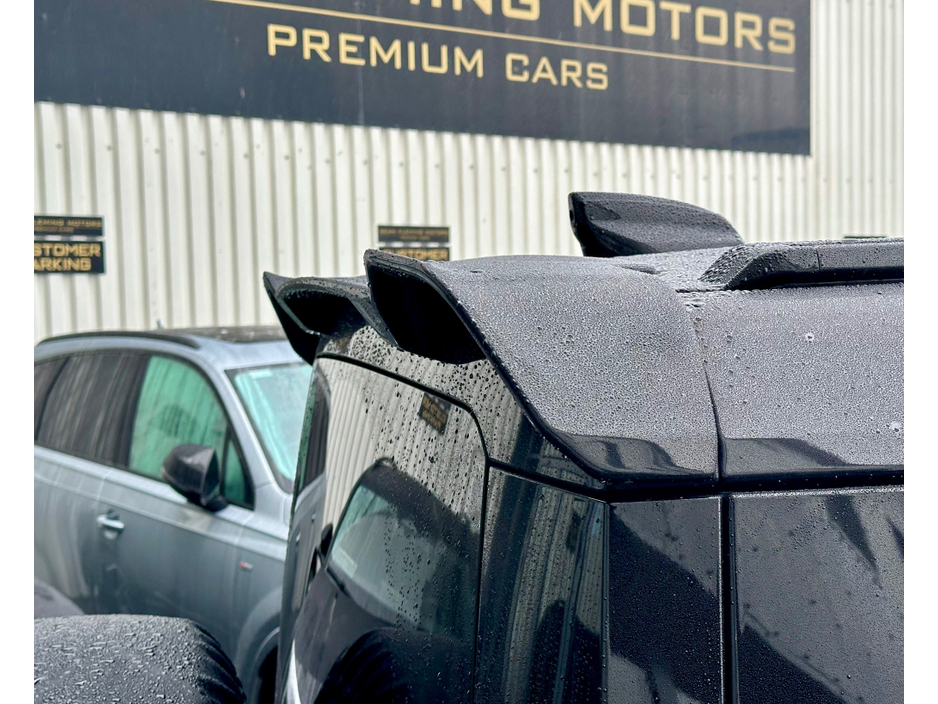 2022 Land Rover Defender ++LOW KM++ 3 SEATS / PLUS VAT €53,000