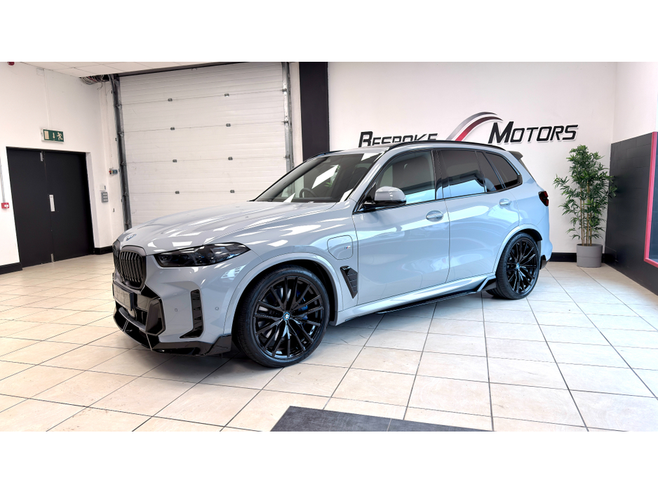 2025 BMW X5 - image 8