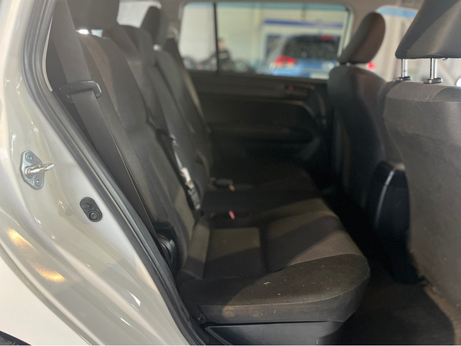 2017 Toyota Corolla - image 10