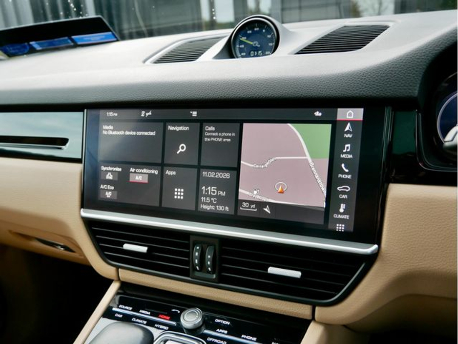 2021 Porsche Cayenne - image 17