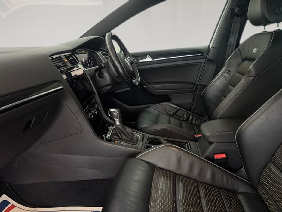 2017 Volkswagen Golf - image 17