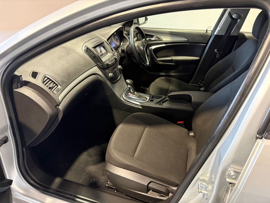 2016 Opel Insignia - image 9