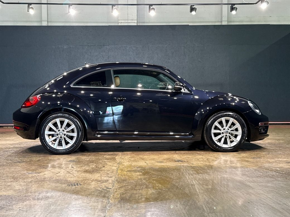 2019 Volkswagen Beetle - image 2