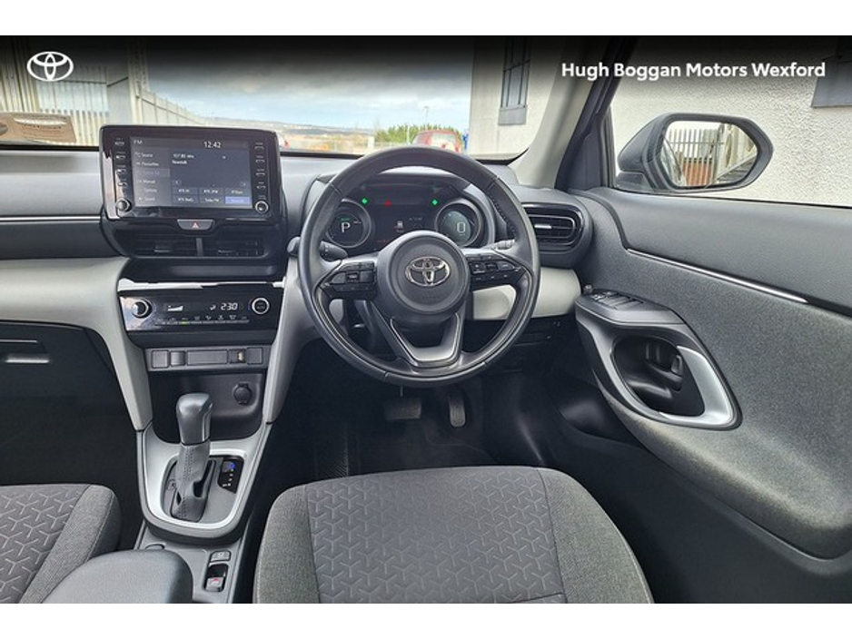 2022 Toyota Yaris Cross - image 9