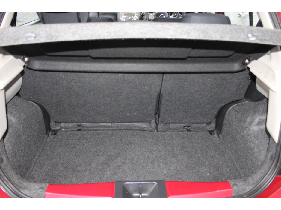 2012 Nissan Micra - image 12