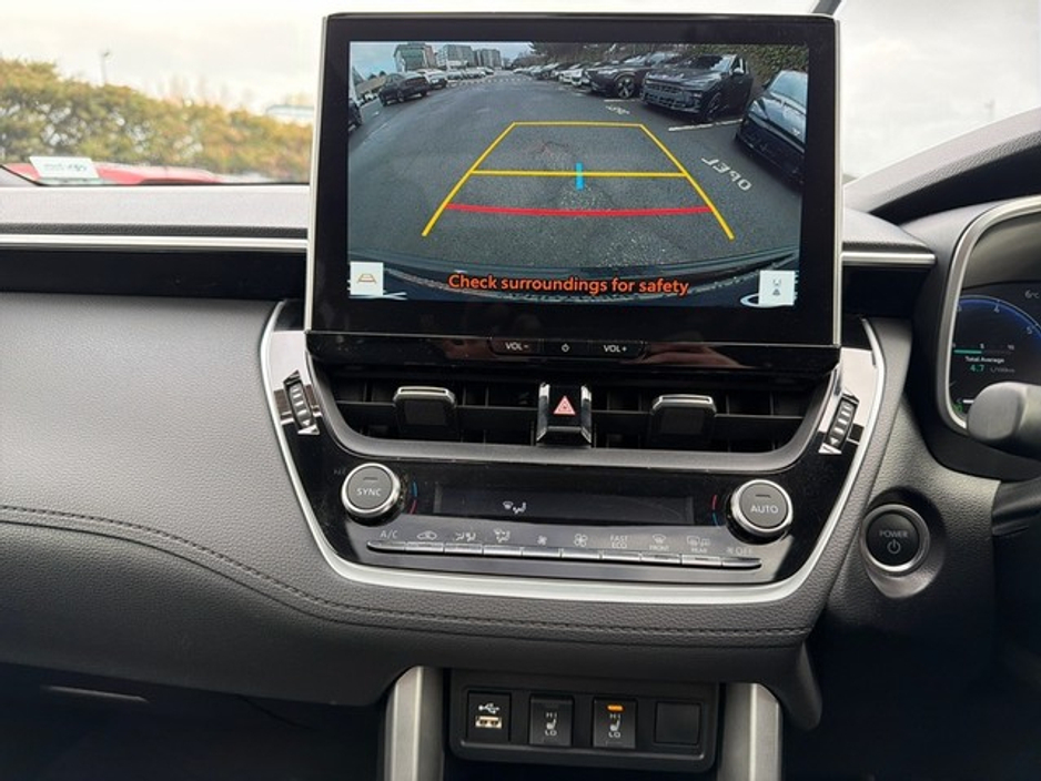 2024 Toyota Corolla Cross TOP SPEC SOL 1.8 HYBRID SOL PLUS EXTRAS // POWER TAILGATE // PAN ROOF // REAR CAMERA // APPLE CARPLAY/ANDROID AUTO // AIR CON // FULL WARRANTY €38,945