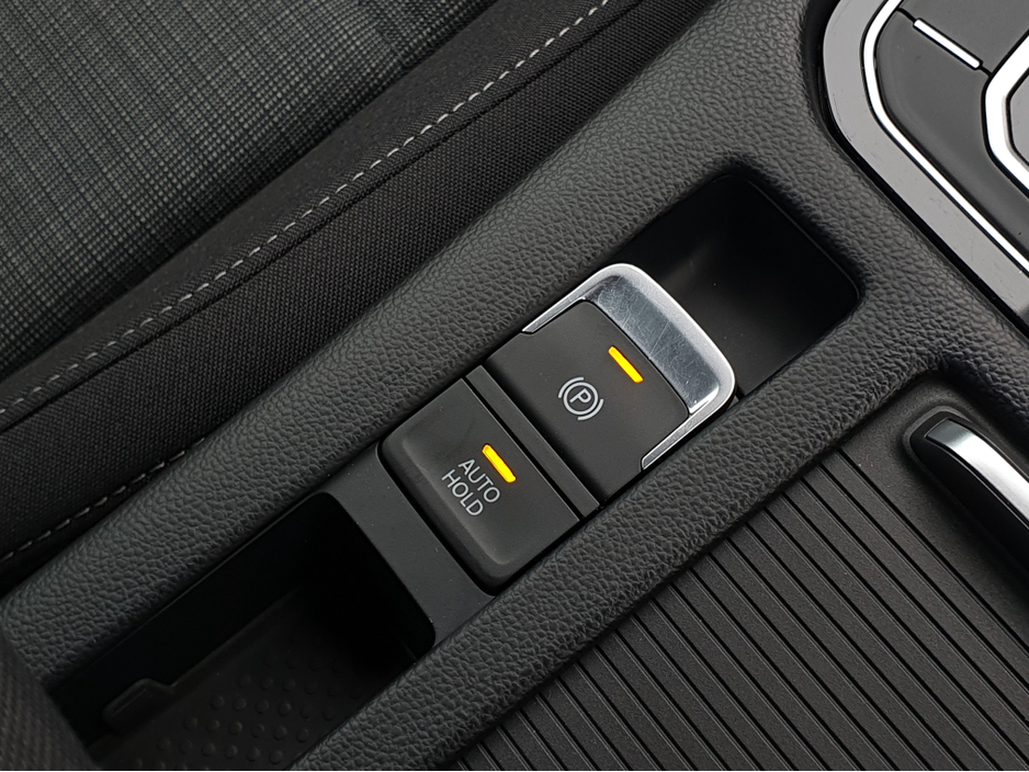 2021 Volkswagen Passat - image 25