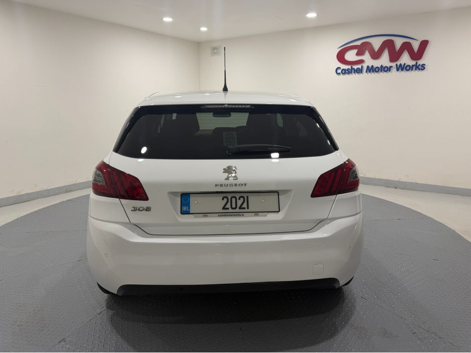 2021 Peugeot 308 - image 6