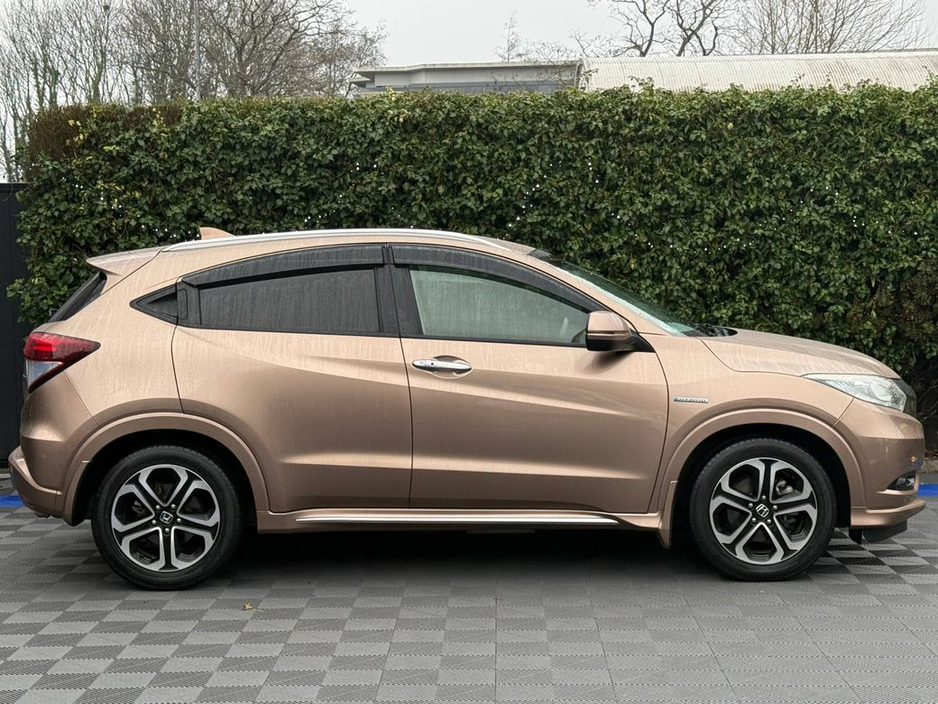 2017 Honda Vezel 1.5 HYBRID -HALF LEATHER HEATED SEATS // REVERSE CAMERA/ €17,950