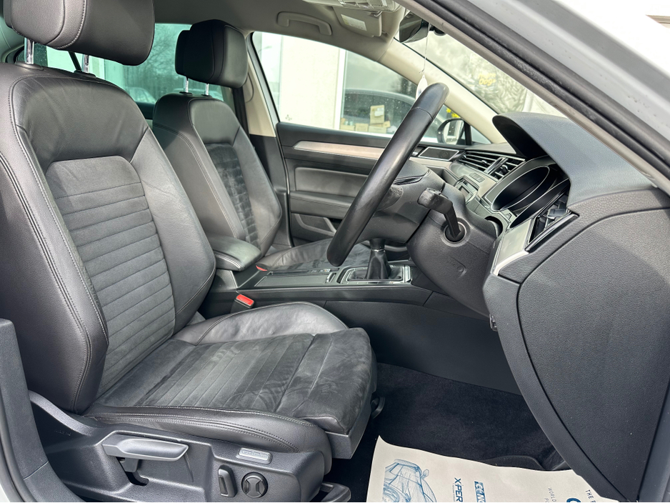 2016 Volkswagen Passat - image 15