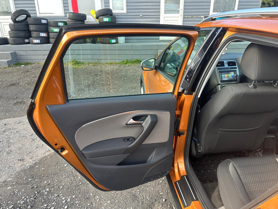 2016 Volkswagen Polo - image 7