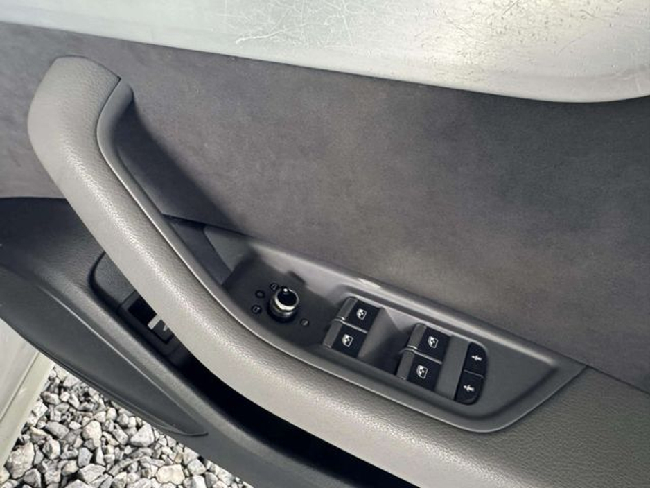 2016 Audi A4 - image 21